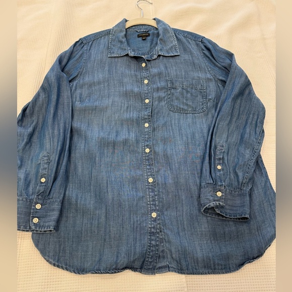 EUC - Talbots Chambray Shirt - size Large, 
Lightweight material - Picture 1 of 7